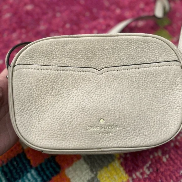 Kate Spade small crossbody bag. Great preowned condition. - Picture 3 of 11